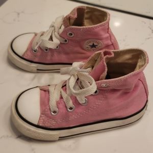 Little girls size 7 converse hightop chuck taylors